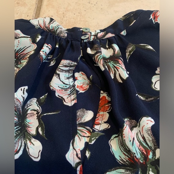 DR2 Navy Blue Floral Blouse, Size Large - Picture 5 of 6